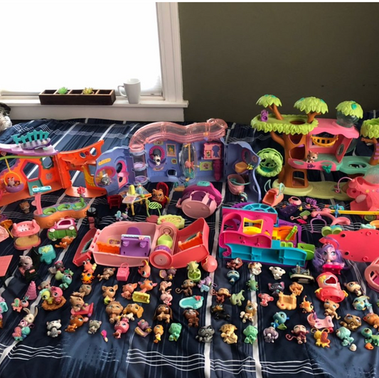 Littlest Pet Shop Huge Lot – 200+ Pieces, 7 Houses, 1 Car, and 17 Rare Pets